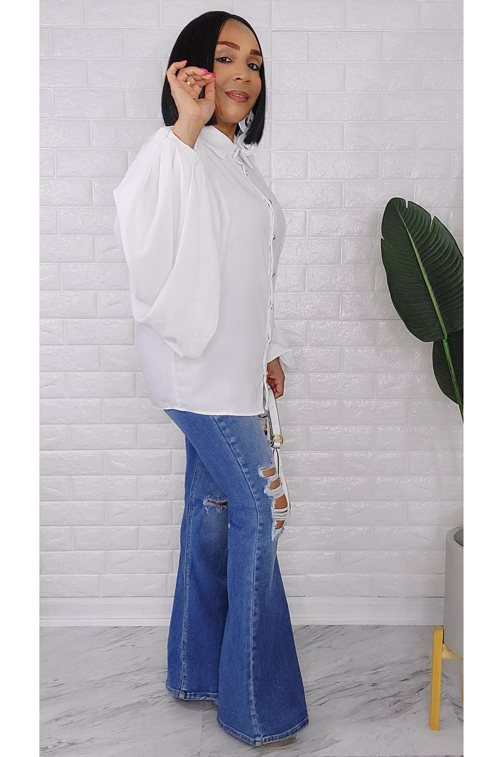 081823 The White Classic Buttons Down Lantern Sleeve Top