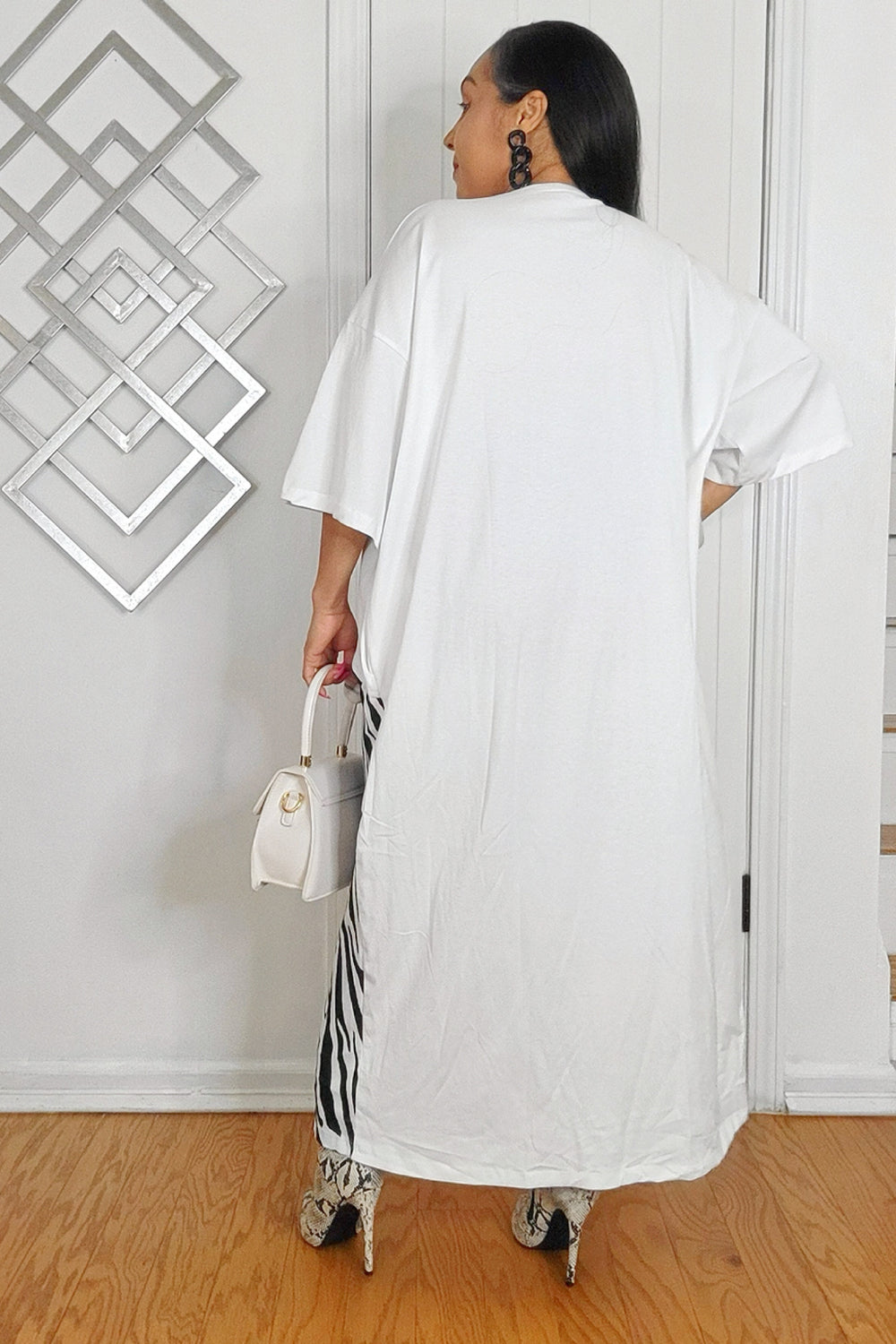 042525 The Curvy Lady Design Jersey Short Sleeve Dress- White