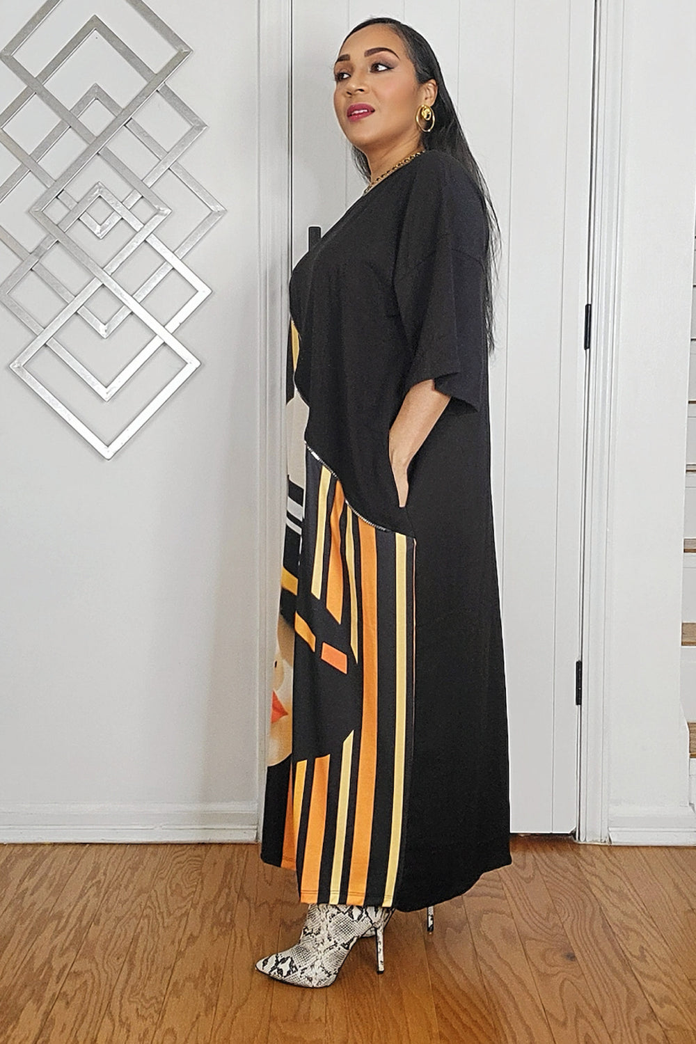 042525 Lady with The Fedora Design Jersey Short Sleeve Dress- Black