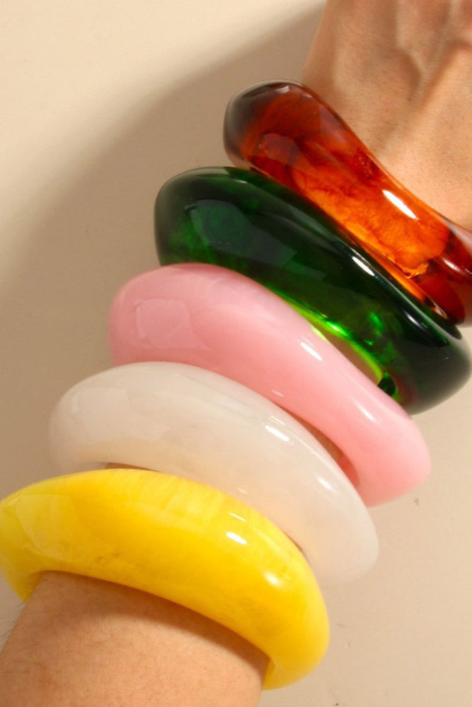 052725 Multicolor Resin Irregular Curved Bangle