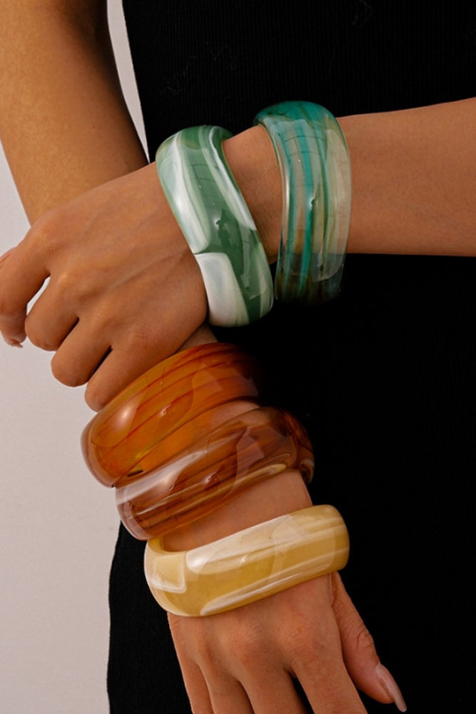 052725 Geometric Acrylic Ombre Textured Wide Bangle