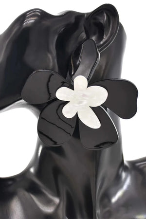 041124 White Center Flowers Earrings