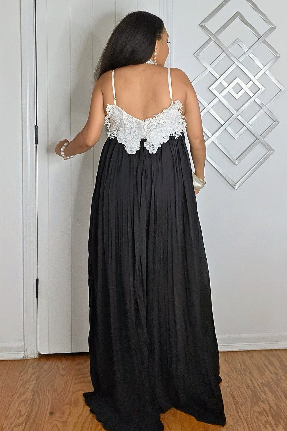 062725 Black & White Crochet Top Details Sleeveless Maxi Dress