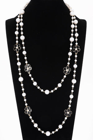 100125 White & Black Reversible Flowers Cream Faux Pearls Necklace