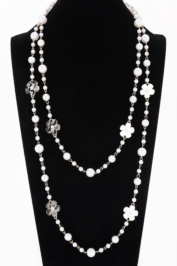 100125 White & Black Reversible Flowers Cream Faux Pearls Necklace