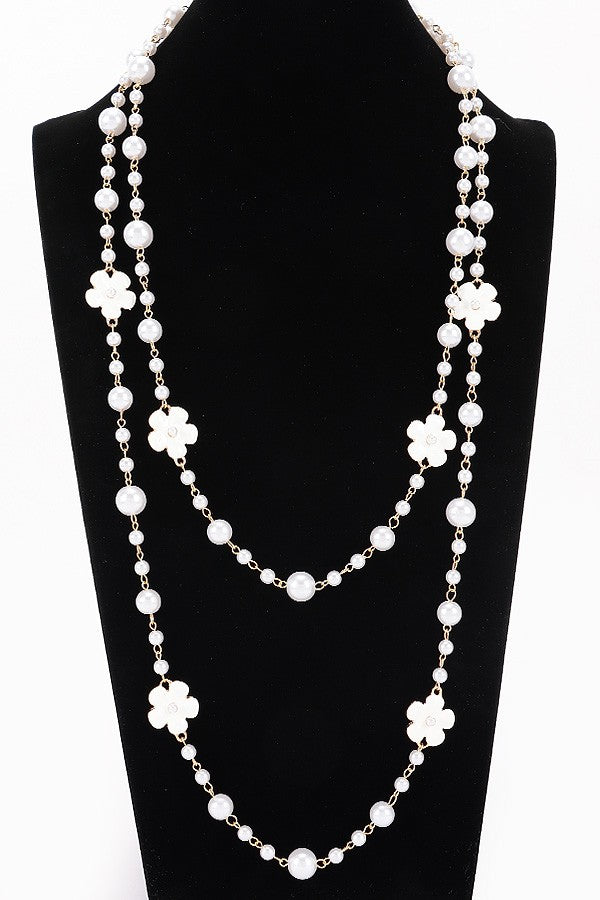 100125 White & Black Reversible Flowers Cream Faux Pearls Necklace