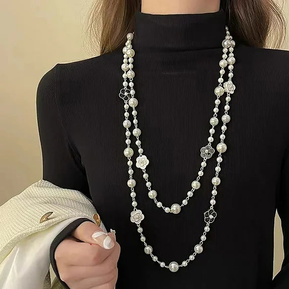100125 White & Black Reversible Flowers Cream Faux Pearls Necklace