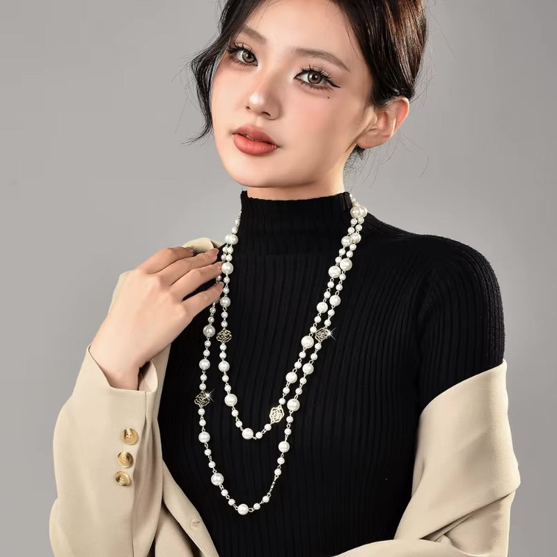 100125 White & Black Reversible Flowers Cream Faux Pearls Necklace