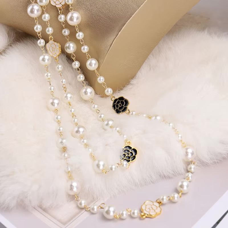 100125 White & Black Reversible Flowers Cream Faux Pearls Necklace