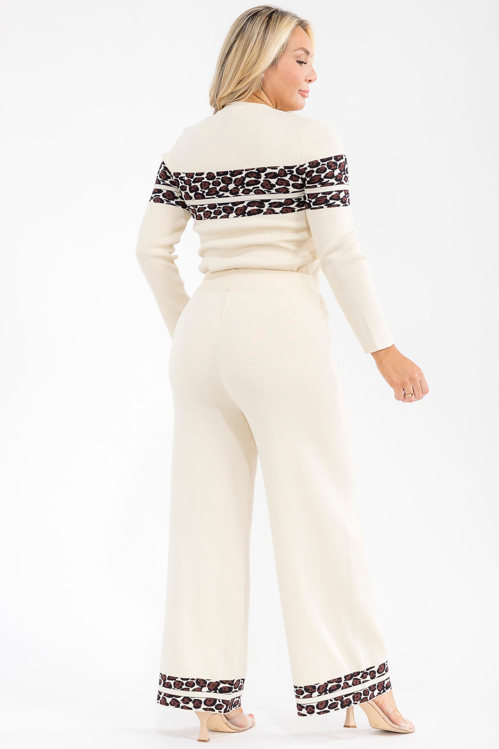 111925 Beige Leopard Whisper Lounge Set