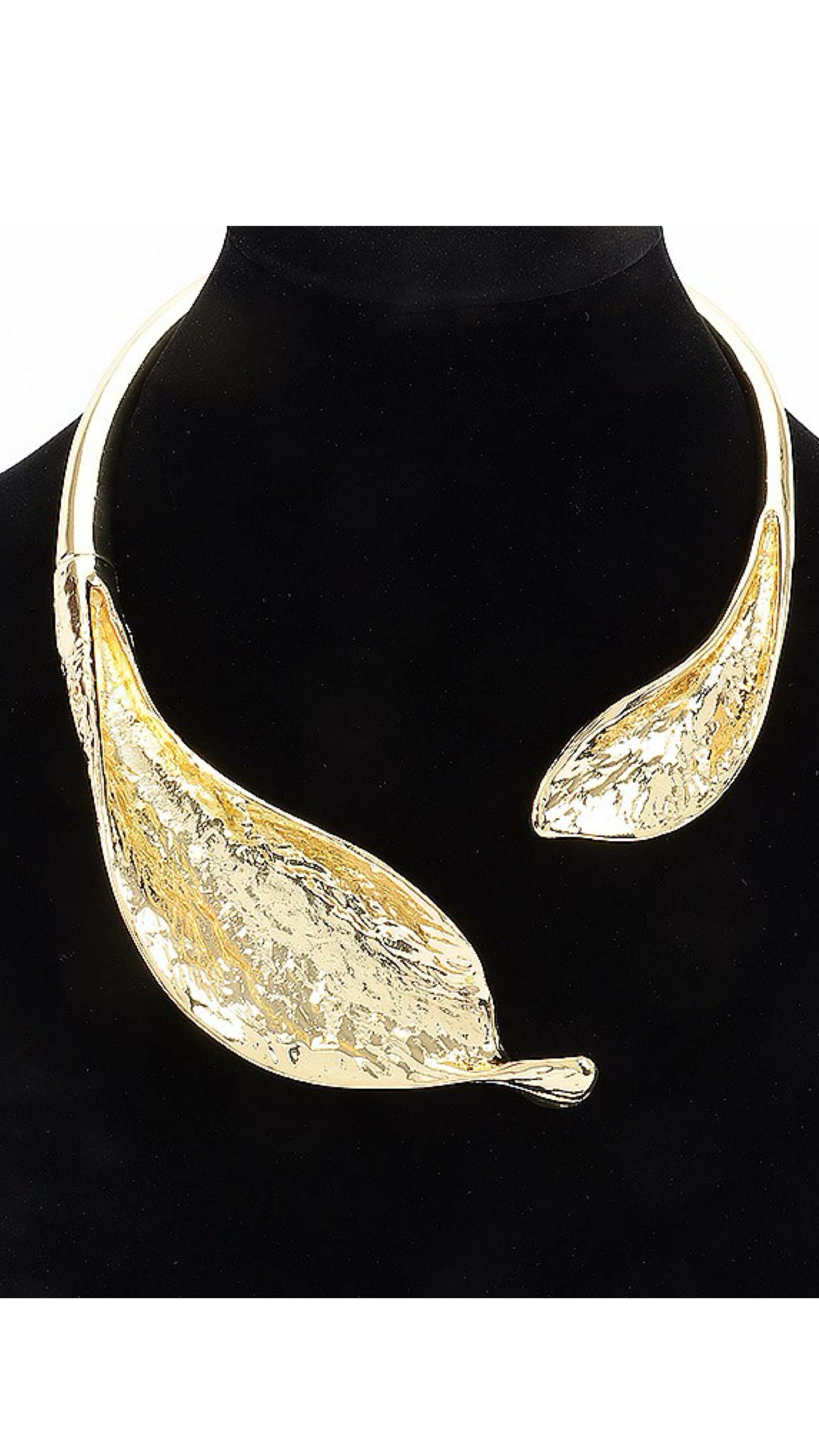 112425 Gold Sculpted Leaf Necklace & Earring Set PREORDER