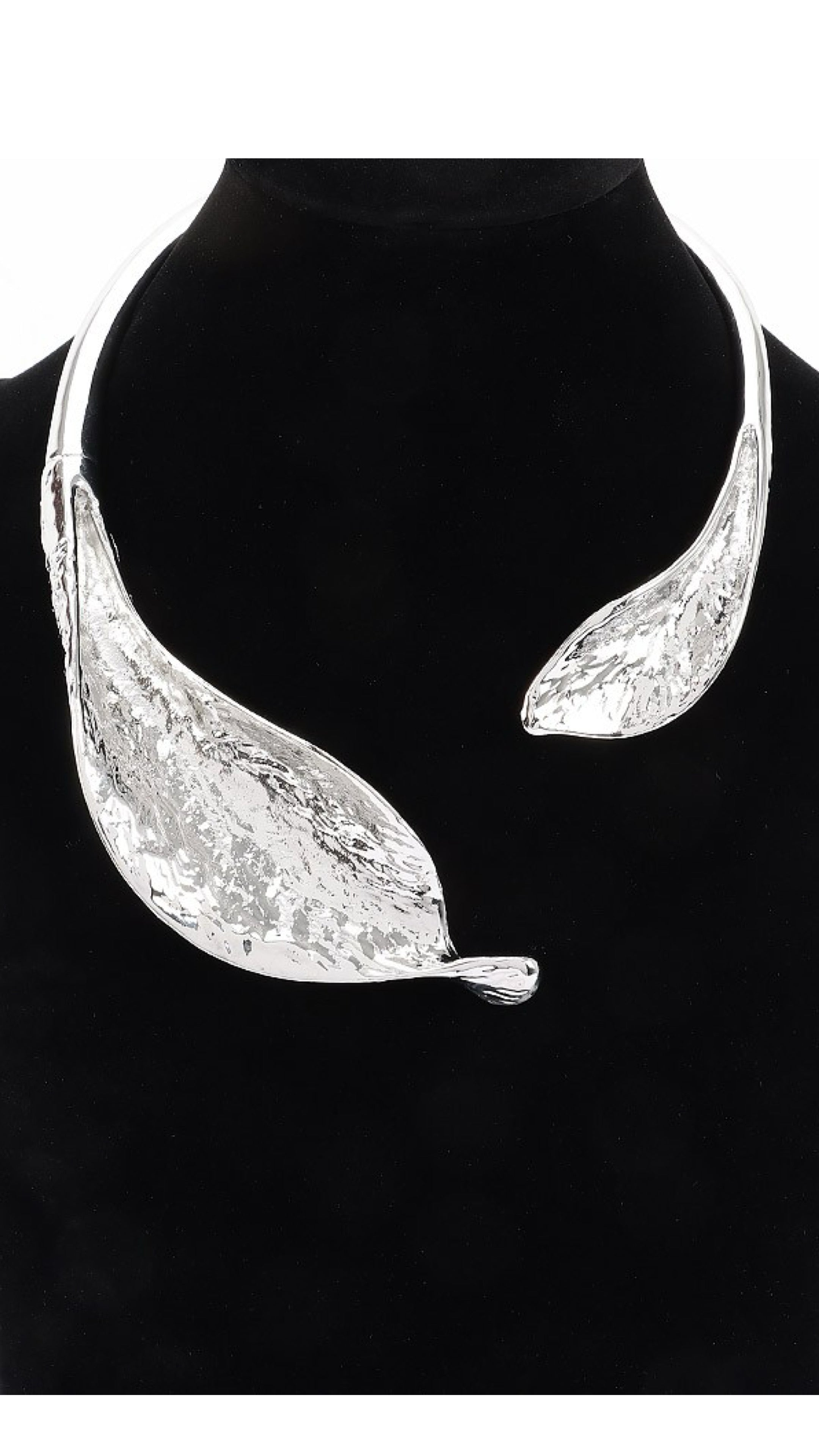 112425 Silver Sculpted Leaf Necklace & Earring Set
