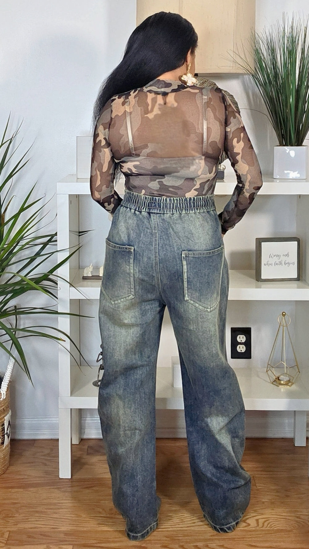 112025 Curve-Line Vintage Wash Denim Pants