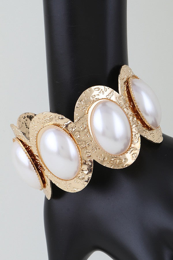 120125 Cream Wide Hammered Pearl Cuff Bracelet