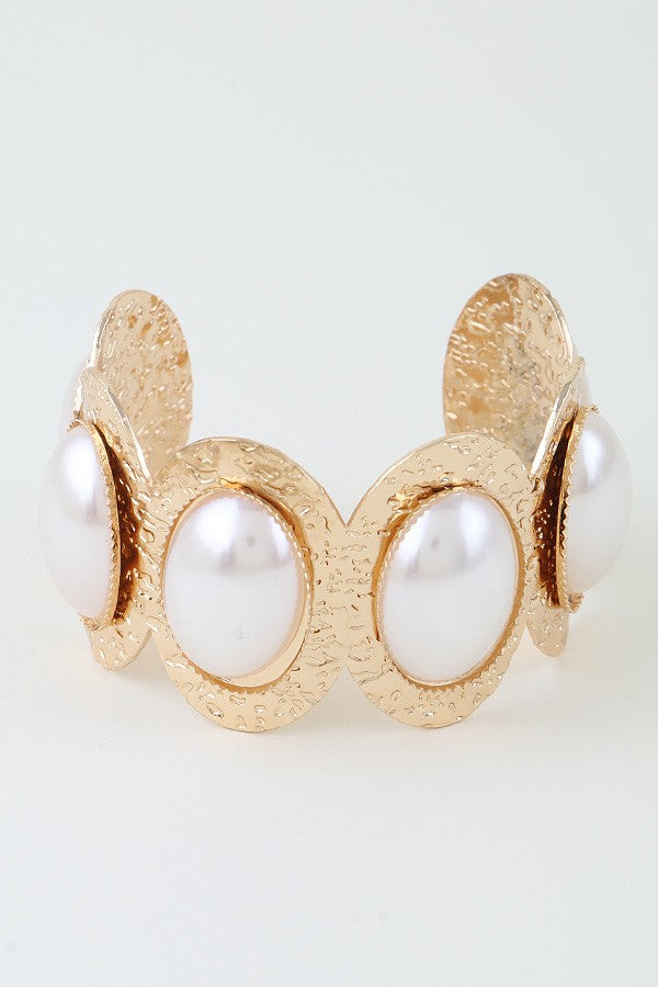 120125 Cream Wide Hammered Pearl Cuff Bracelet