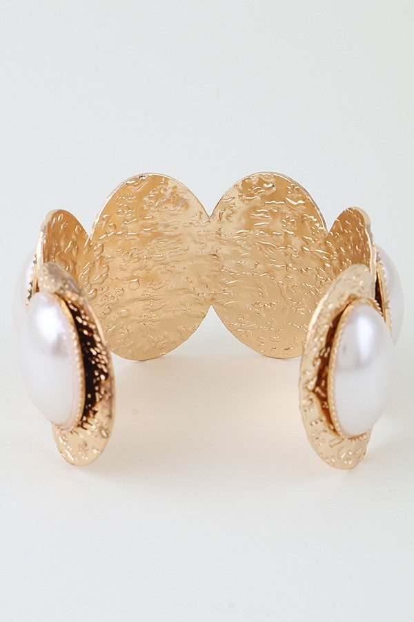 120125 Cream Wide Hammered Pearl Cuff Bracelet