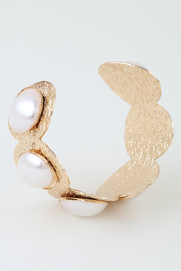 120125 Cream Wide Hammered Pearl Cuff Bracelet