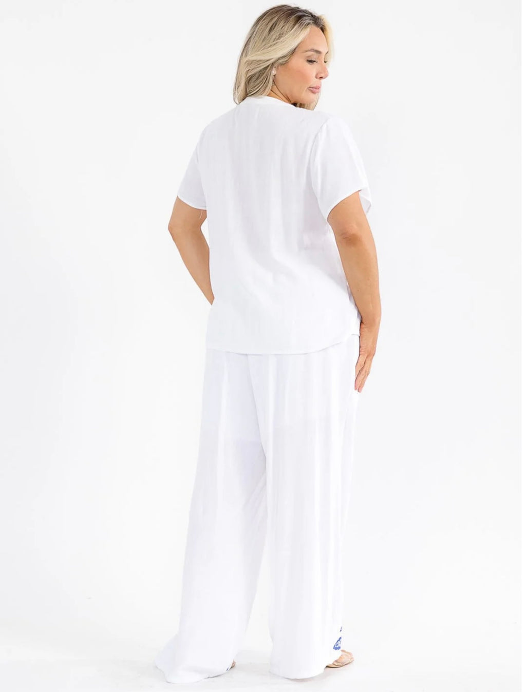 040926 The White Linen Embroidery Pant & Blouse Set