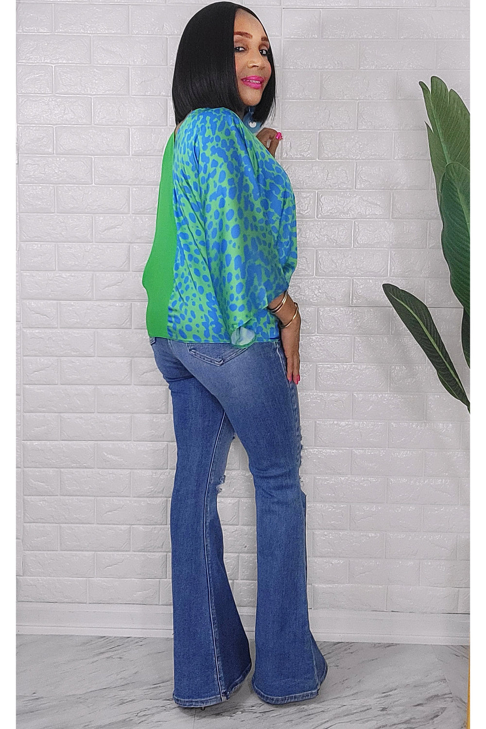 061023 The Green & Blue Colorblock Animal Print Top