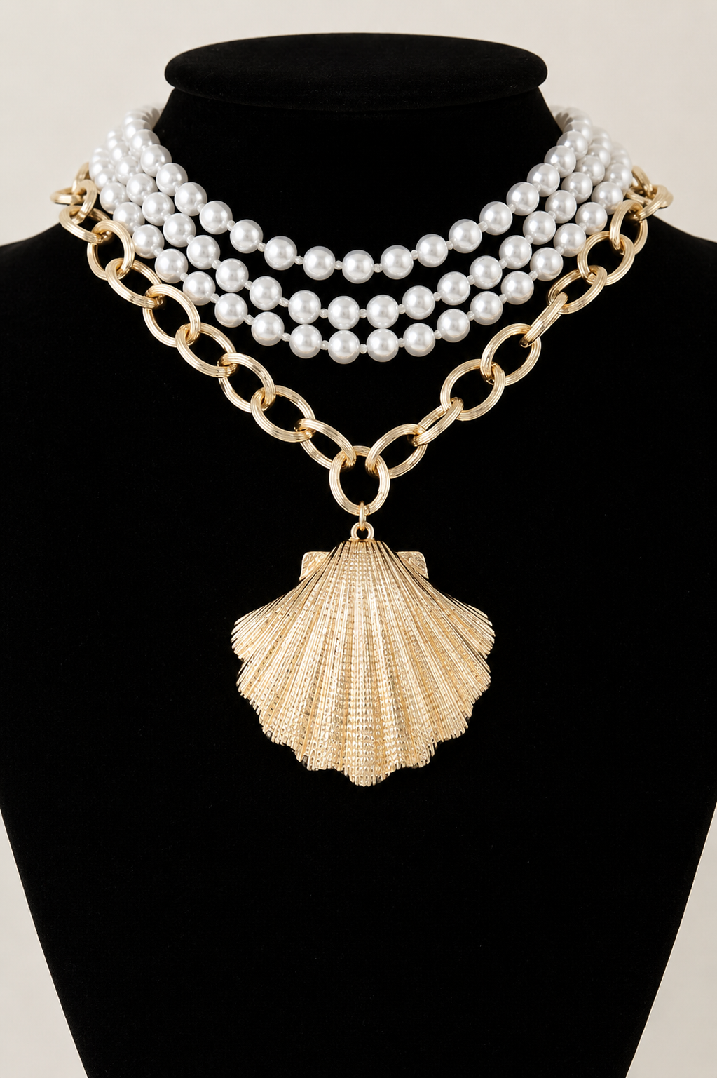 061025 Pearl & Shell Charm Necklace Set