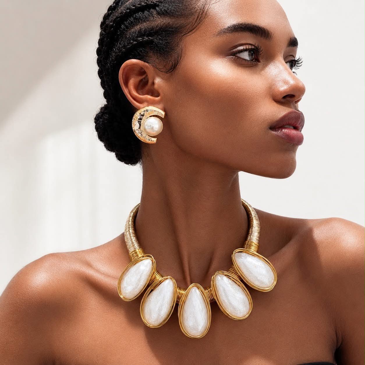 Gold White Stone Teardrop Wire Necklace