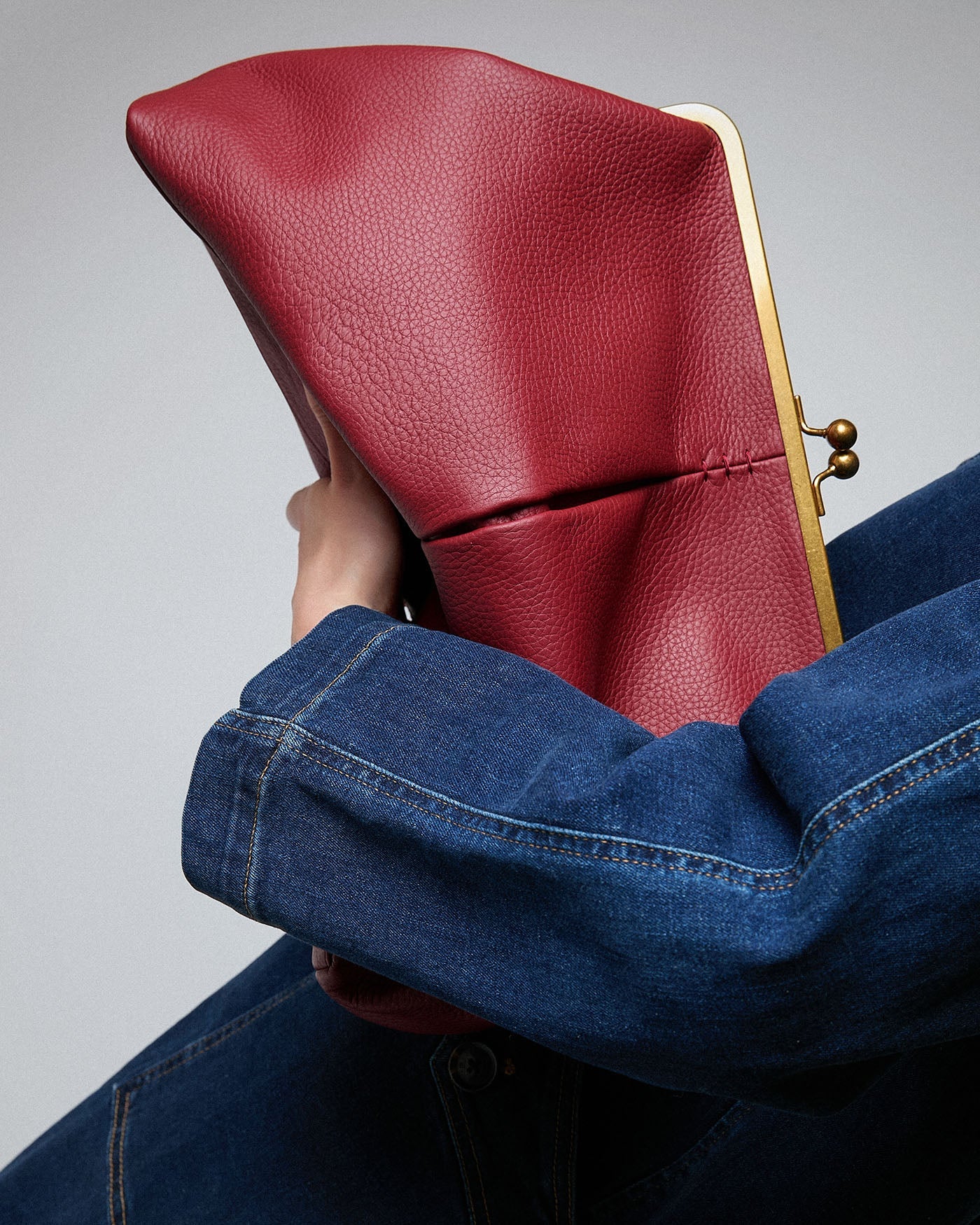 Grace Raffia Oversized Kiss Lock Clutch - Amanrath Red