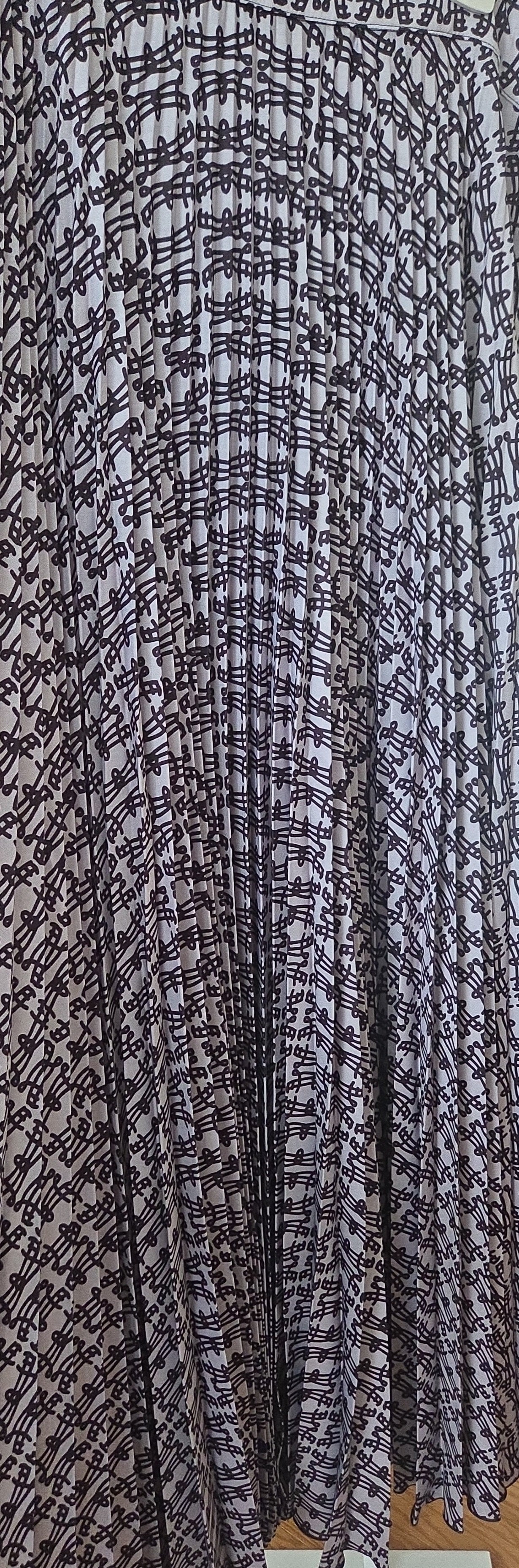092725 The Sophisticated Geometric Print Long-Sleeve Maxi Skirt Set
