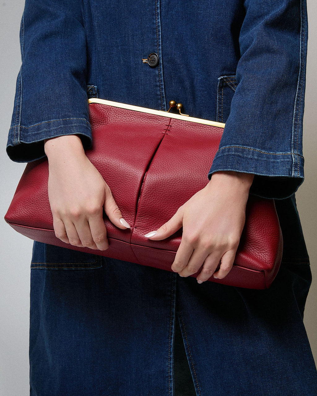 Grace Raffia Oversized Kiss Lock Clutch - Amanrath Red
