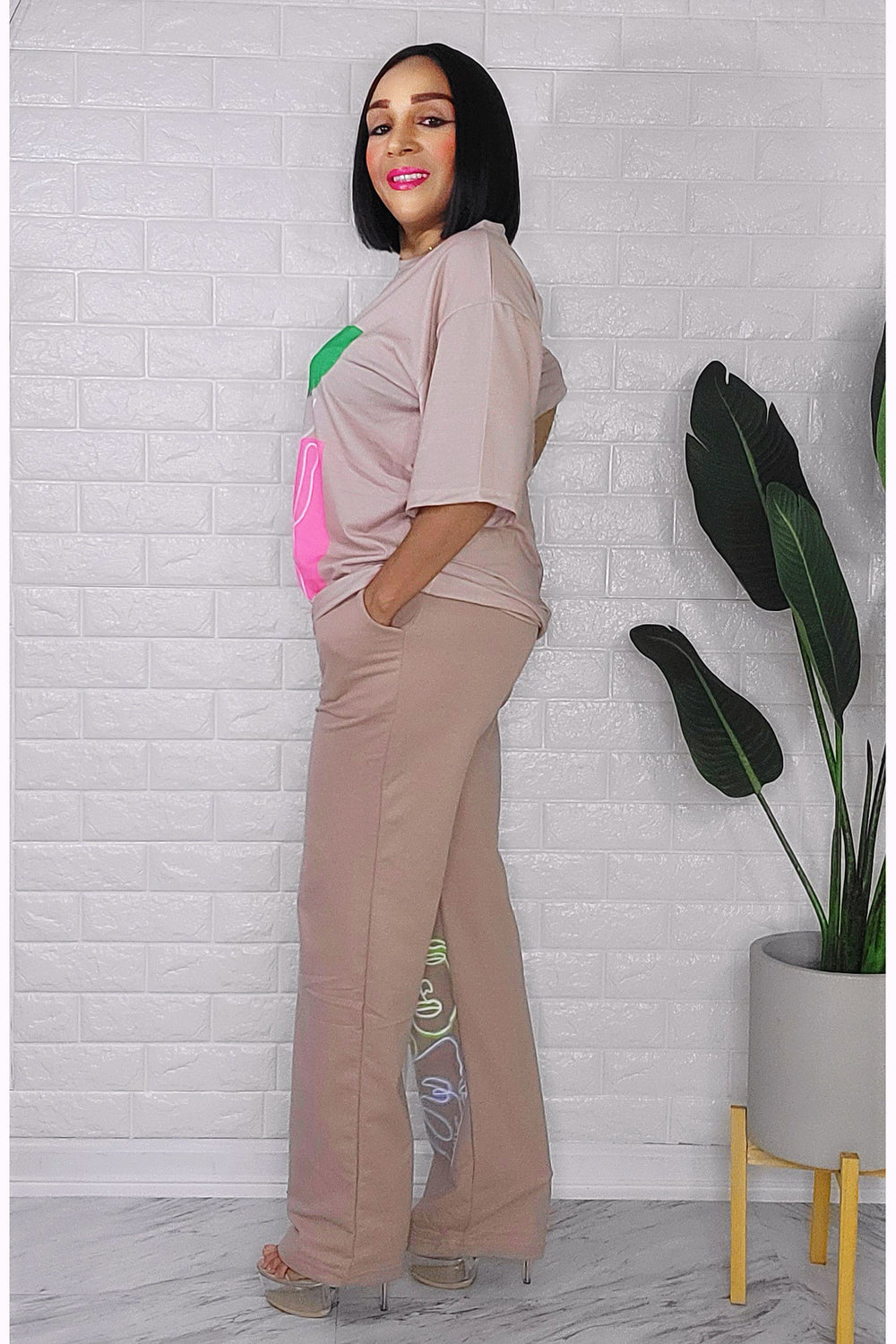 031623 The Cream T-shirt Pant & Top Set with The Lady Face